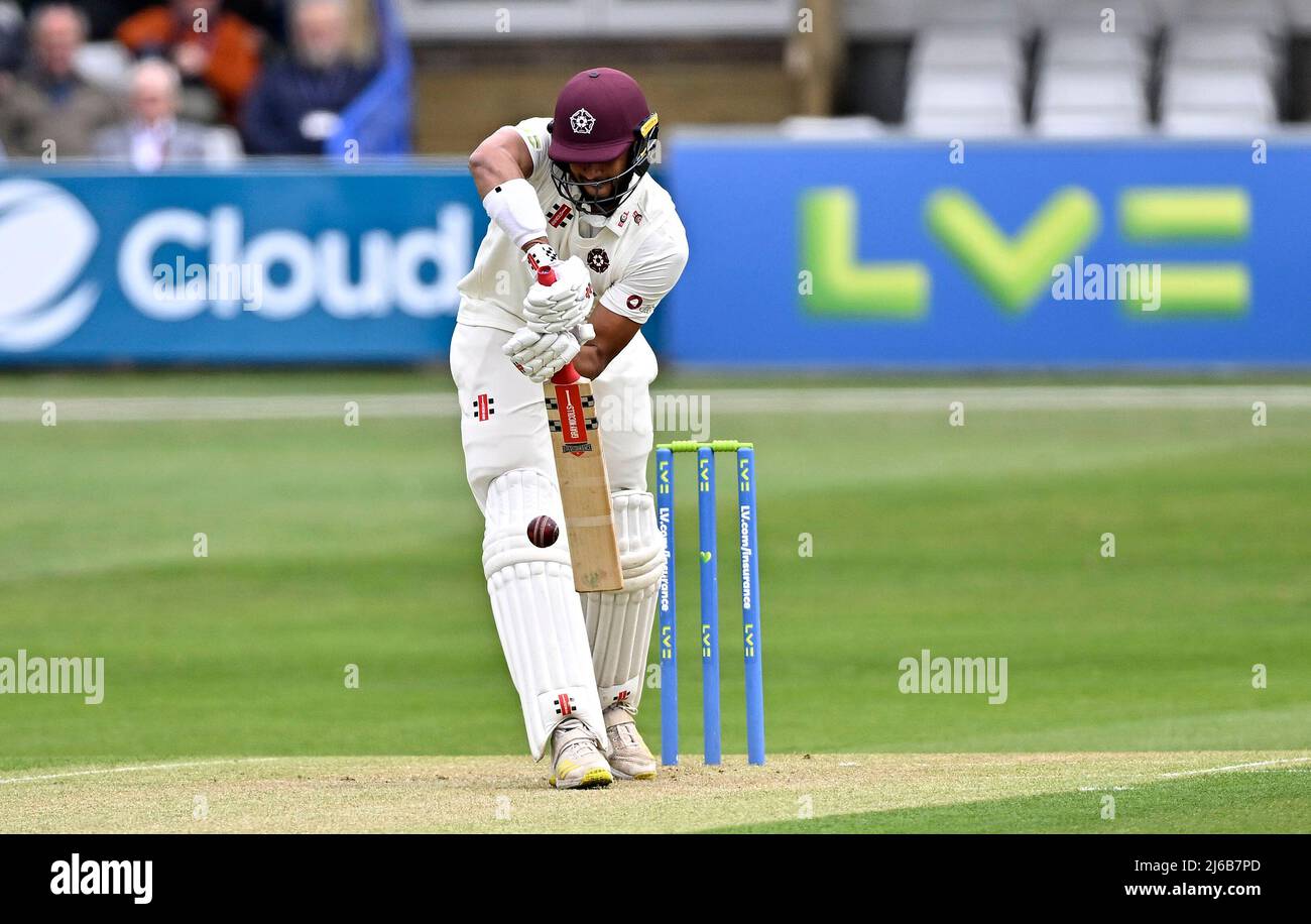 Chelmsford. Royaume-Uni. 28 avril 2022. Essex V Northamptonshire. La terre du comté de Cloud. Chelmsford. Emilio gay (Northamptonshire) pendant le jour 1 du match de championnat Essex V Northamptonshire LV= Insurance County Championship. Banque D'Images