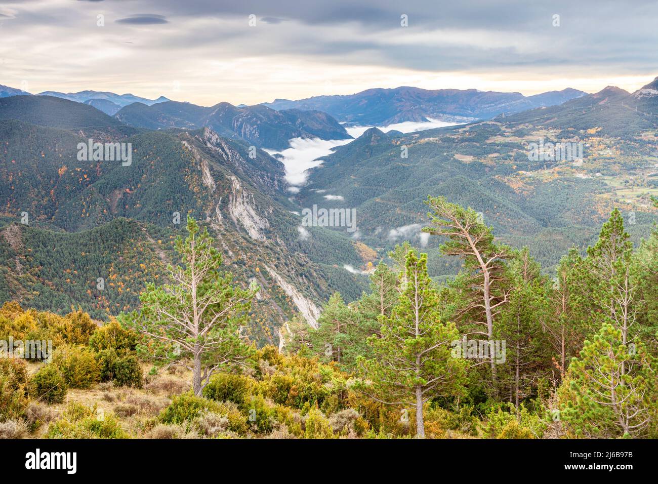 Vue du point de vue de Gresolet à Pedraforca Peak, Saldes, Barcelone, Espagne. Banque D'Images