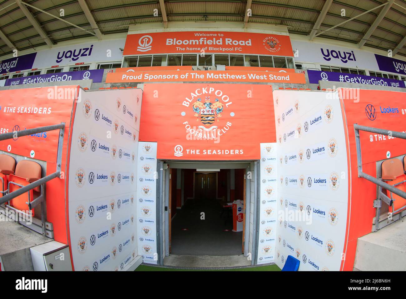 L'entrée du tunnel Players à Bloomfield Road à Blackpool, Royaume-Uni, le 4/30/2022. (Photo de Conor Molloy/News Images/Sipa USA) Banque D'Images