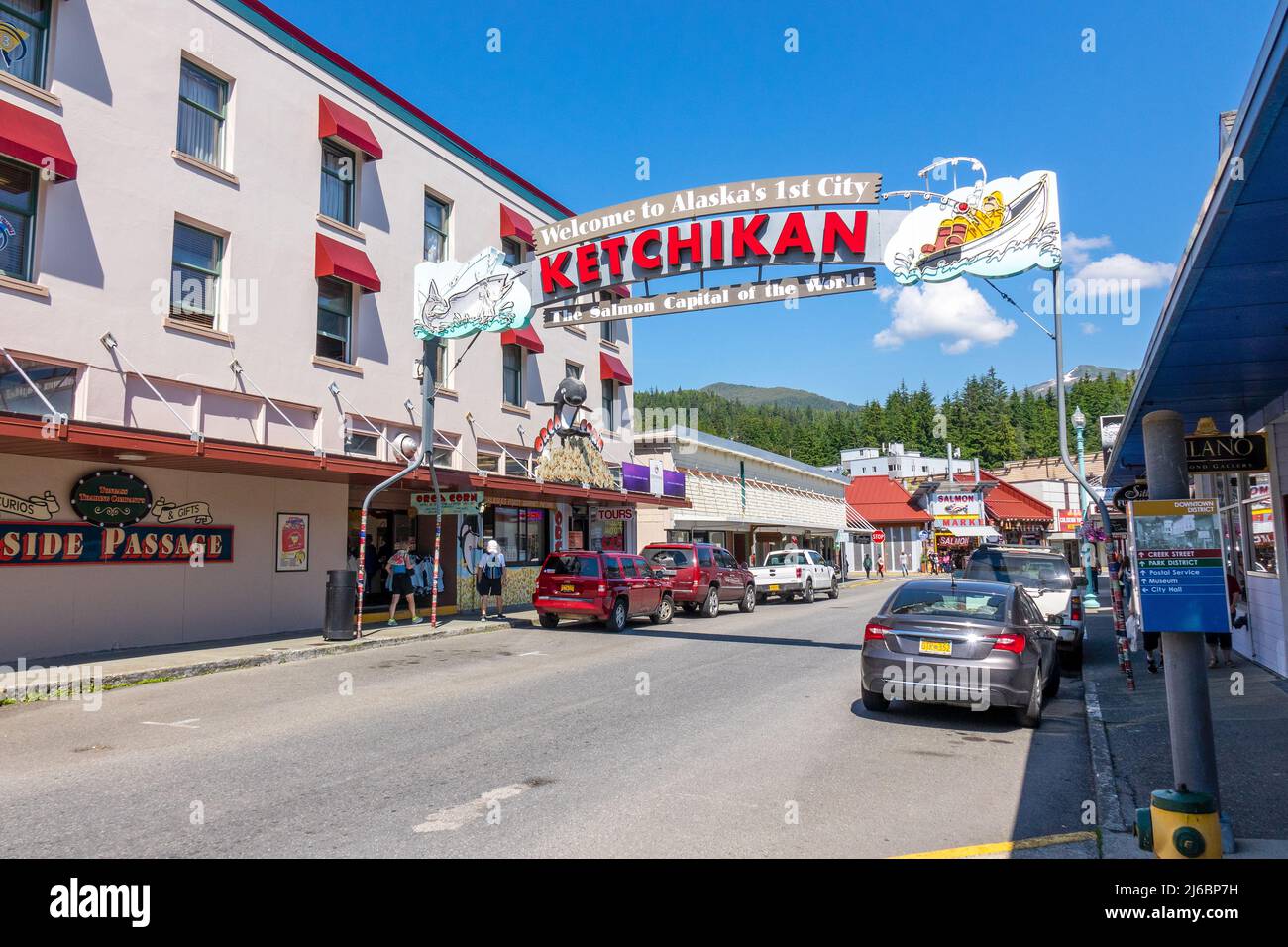 Bienvenue à Ketchikan Connectez-vous au centre-ville de Ketchikan Alaska, Un port de croisière populaire sur l'intérieur du passage Alaska. La capitale mondiale du saumon Banque D'Images