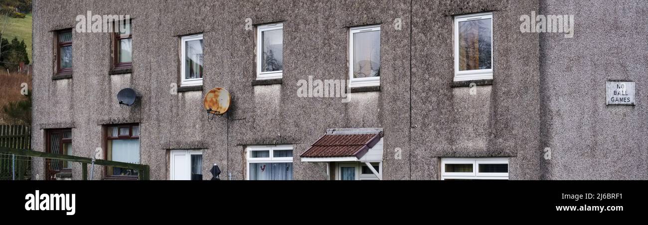 La maison de conseil a été abandonnée dans les pauvres maisons de logement, avec de nombreuses questions de protection sociale Banque D'Images