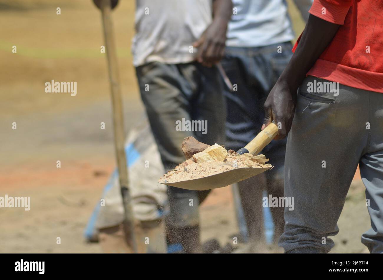 En cours de travaux sur le chantier de construction en Afrique. Banque D'Images