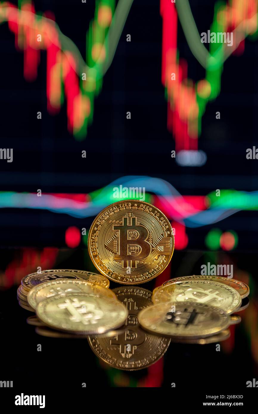 Version physique du Bitcoin, monnaie virtuelle, composition conceptuelle pour la crypto-monnaie mondiale et système de paiement numérique. Banque D'Images