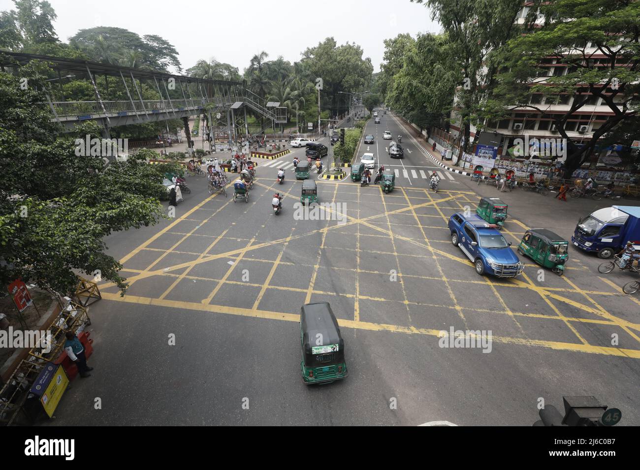 Dhaka, Bangladesh - le 30 avril 2022 : la ville est désormais exempte d'embouteillages car la plupart des habitants de Dhaka se rendent dans leurs maisons de village pour célébrer Eid dur Banque D'Images