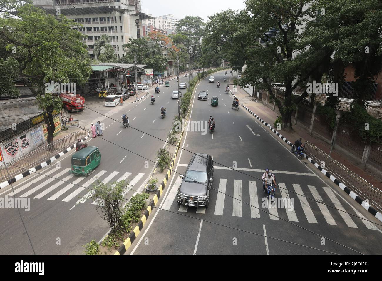 Dhaka, Bangladesh - le 30 avril 2022 : la ville est désormais exempte d'embouteillages car la plupart des habitants de Dhaka se rendent dans leurs maisons de village pour célébrer Eid dur Banque D'Images