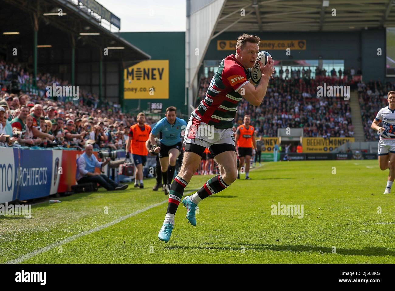 Leicester, Royaume-Uni. 30th avril 2022. Chris Ashton sur son chemin pour essayer Leicester lors du match de rugby Gallagher Premiership entre Leicester Tigers et Bristol Rugby au stade Mattioli Woods Welford Road, Leicester, Royaume-Uni, le 30 avril 2022. Photo de Simon Hall. Utilisation éditoriale uniquement, licence requise pour une utilisation commerciale. Aucune utilisation dans les Paris, les jeux ou les publications d'un seul club/ligue/joueur. Crédit : UK Sports pics Ltd/Alay Live News Banque D'Images