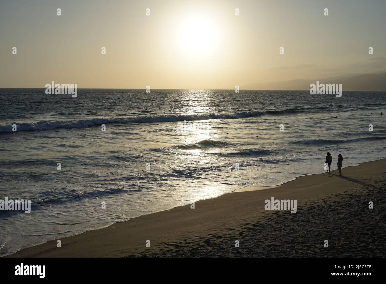 Coucher de soleil sur la plage de Santa Monica, Calfornia, États-Unis Banque D'Images