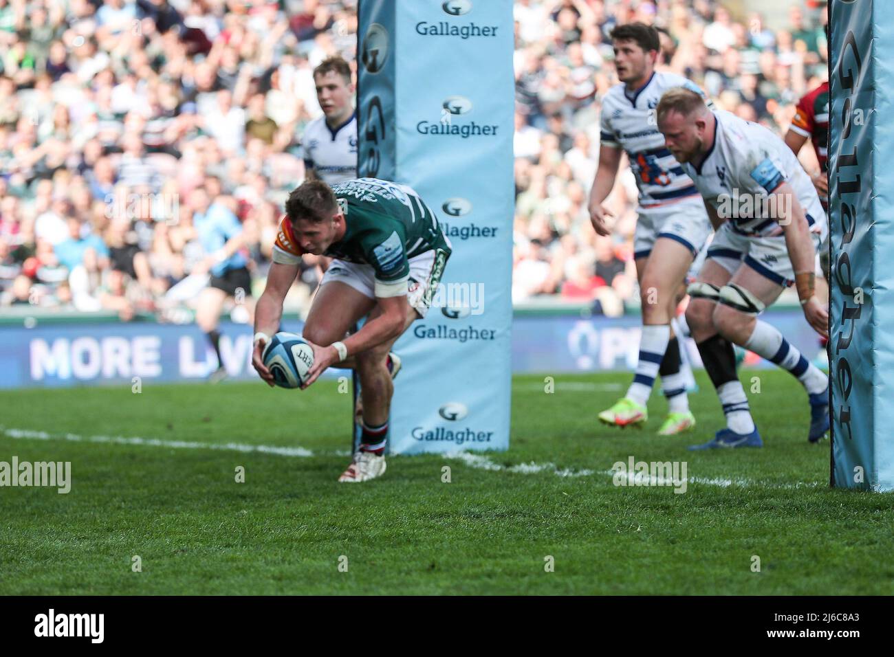 Leicester, Royaume-Uni. 30th avril 2022. Essayez Leicester Freddie Steward lors du match de rugby Gallagher Premiership entre Leicester Tigers et Bristol Rugby au stade Mattioli Woods Welford Road, Leicester, Royaume-Uni, le 30 avril 2022. Photo de Simon Hall. Utilisation éditoriale uniquement, licence requise pour une utilisation commerciale. Aucune utilisation dans les Paris, les jeux ou les publications d'un seul club/ligue/joueur. Crédit : UK Sports pics Ltd/Alay Live News Banque D'Images