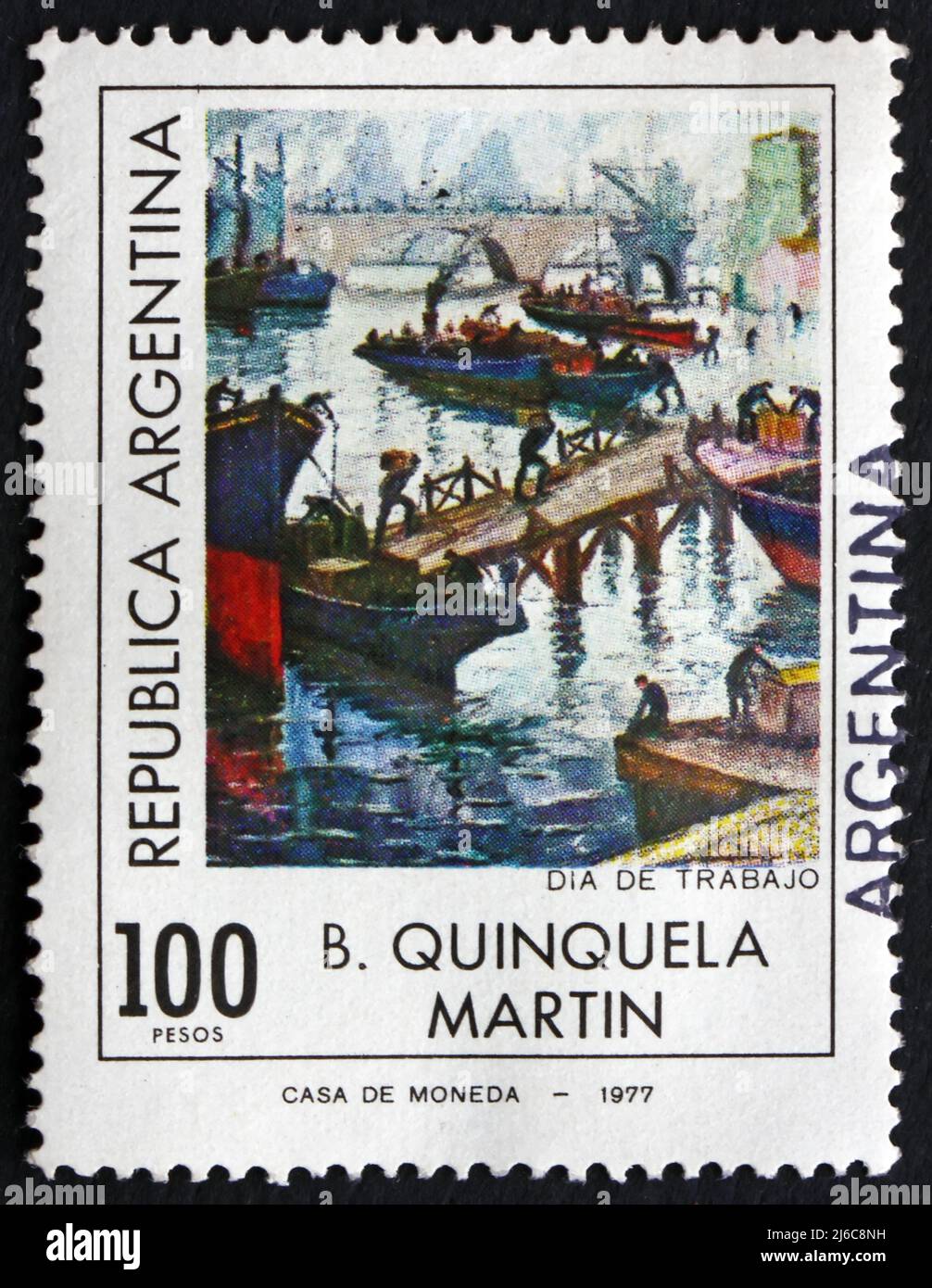 ARGENTINE - VERS 1977: Un timbre imprimé en Argentine montre la fête du travail, peinture par B. Quinquela Martin, vers 1977 Banque D'Images
