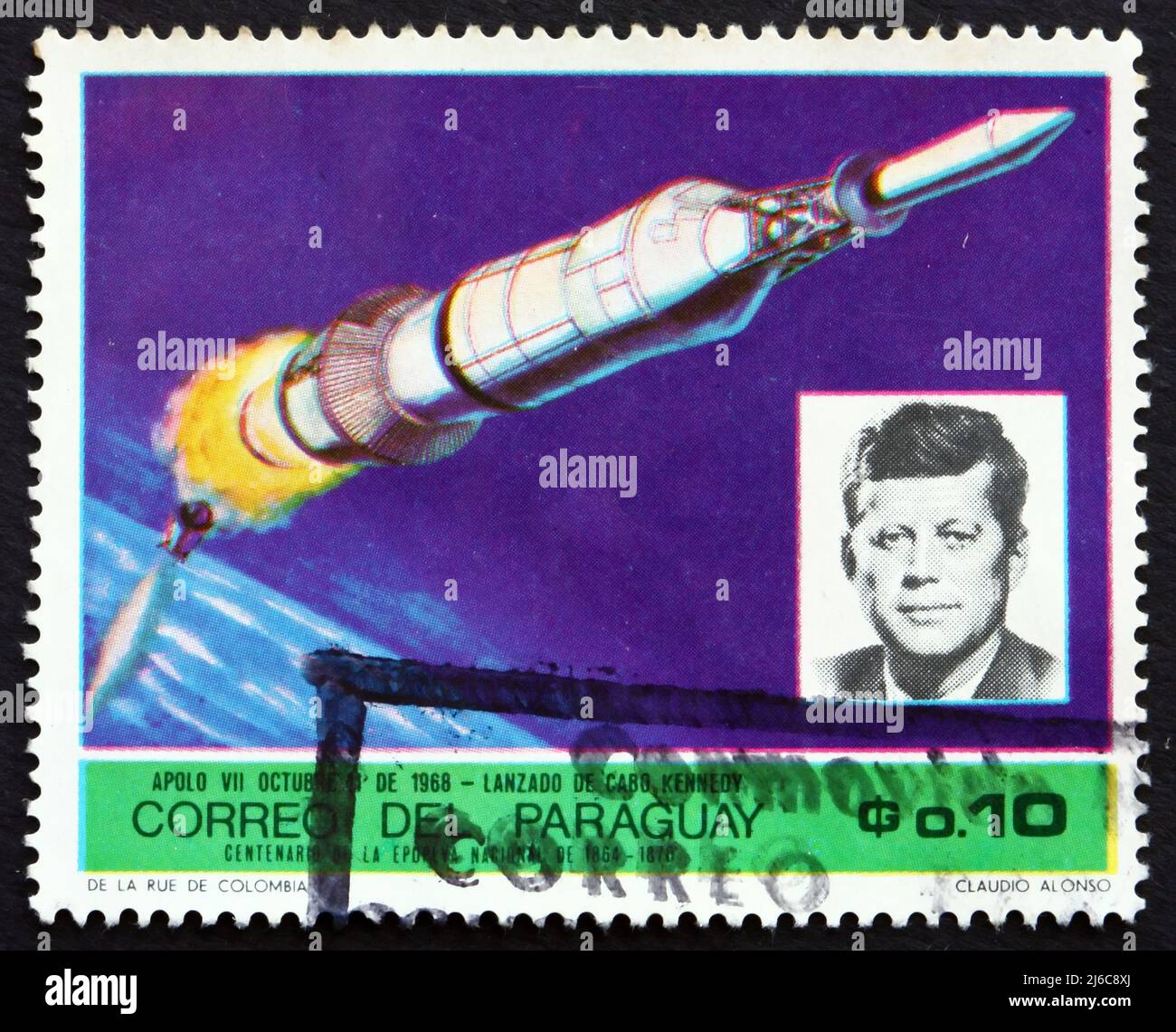 PARAGUAY - VERS 1969: Un timbre imprimé au Paraguay montre Apollo 7 et John F. Kennedy, missions spatiales, vers 1969 Banque D'Images