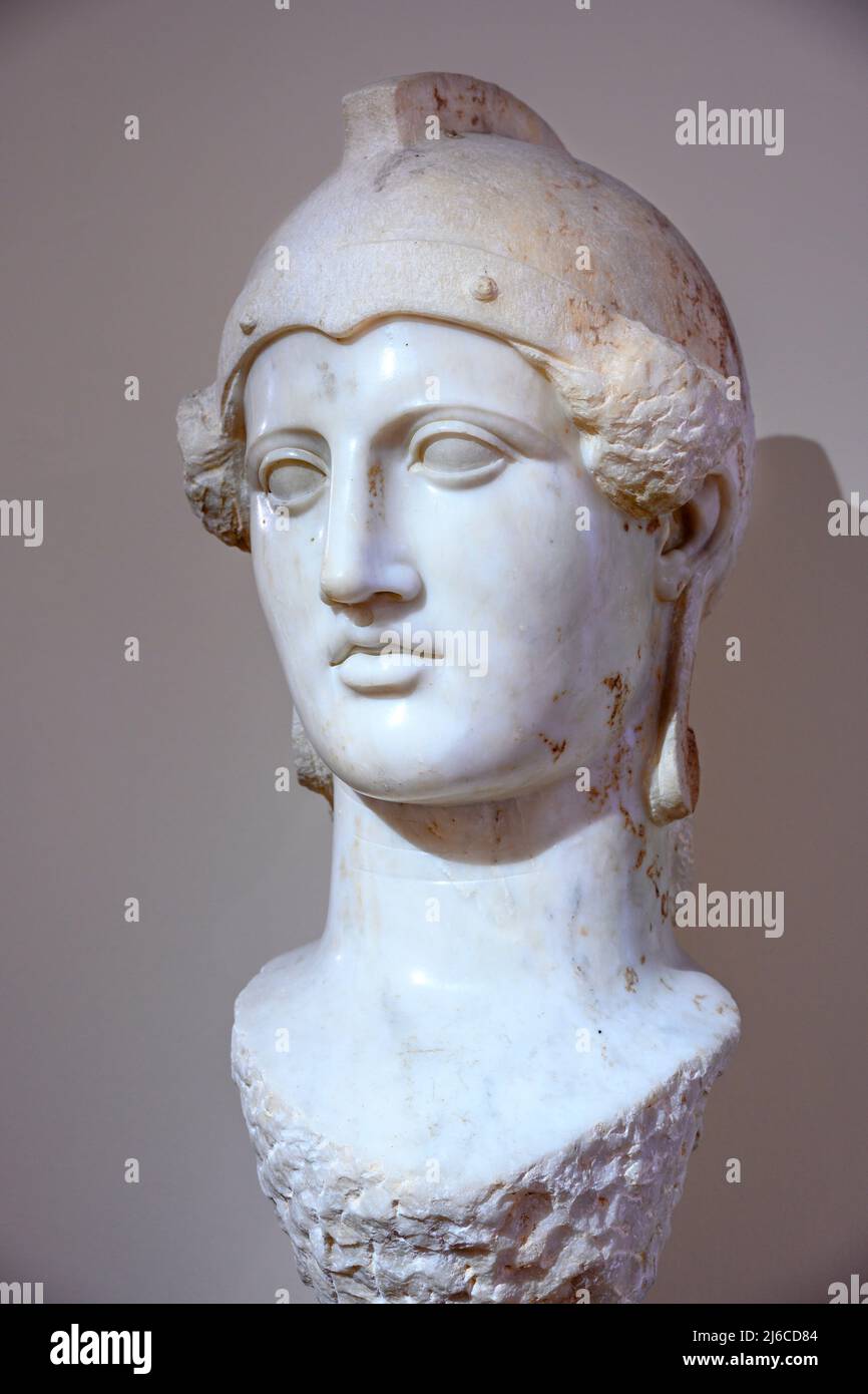 Tête d'Athéna, connue comme le marbre pentélique 'Pnyx Athena', trouvé à Athènes, probablement après 430 av. J.-C. Musée archéologique national, Athènes, Grèce. Banque D'Images