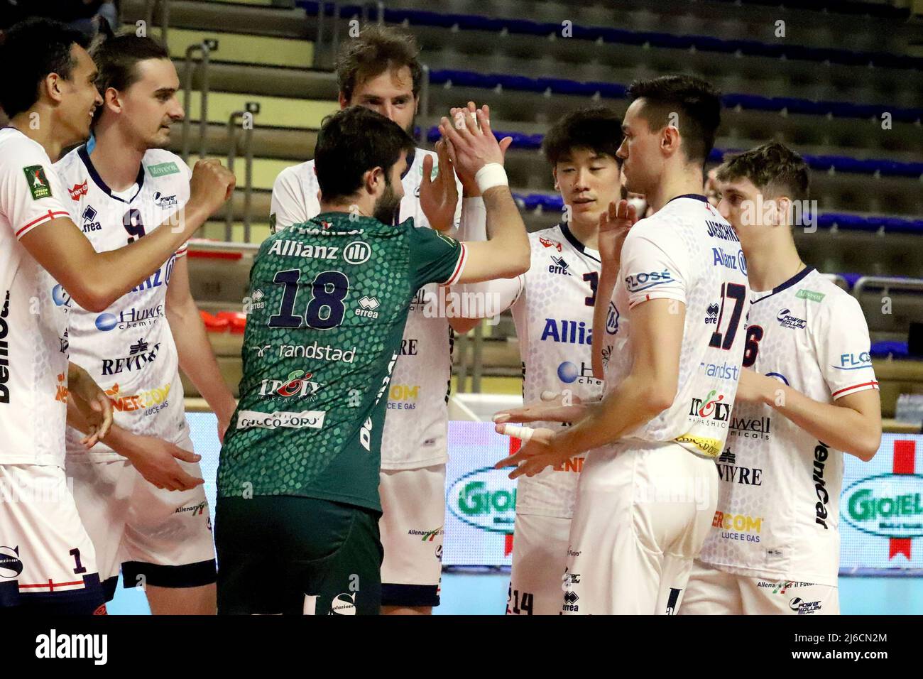 Allianz Milano exultation. Pendant la phase de jeu 5th place - Gioiella Prisma Taranto vs Allianz Milano, Volleyball Italien Serie A Men SuperLeague Championship Championship à Taranto, Italie, avril 30 2022 Banque D'Images