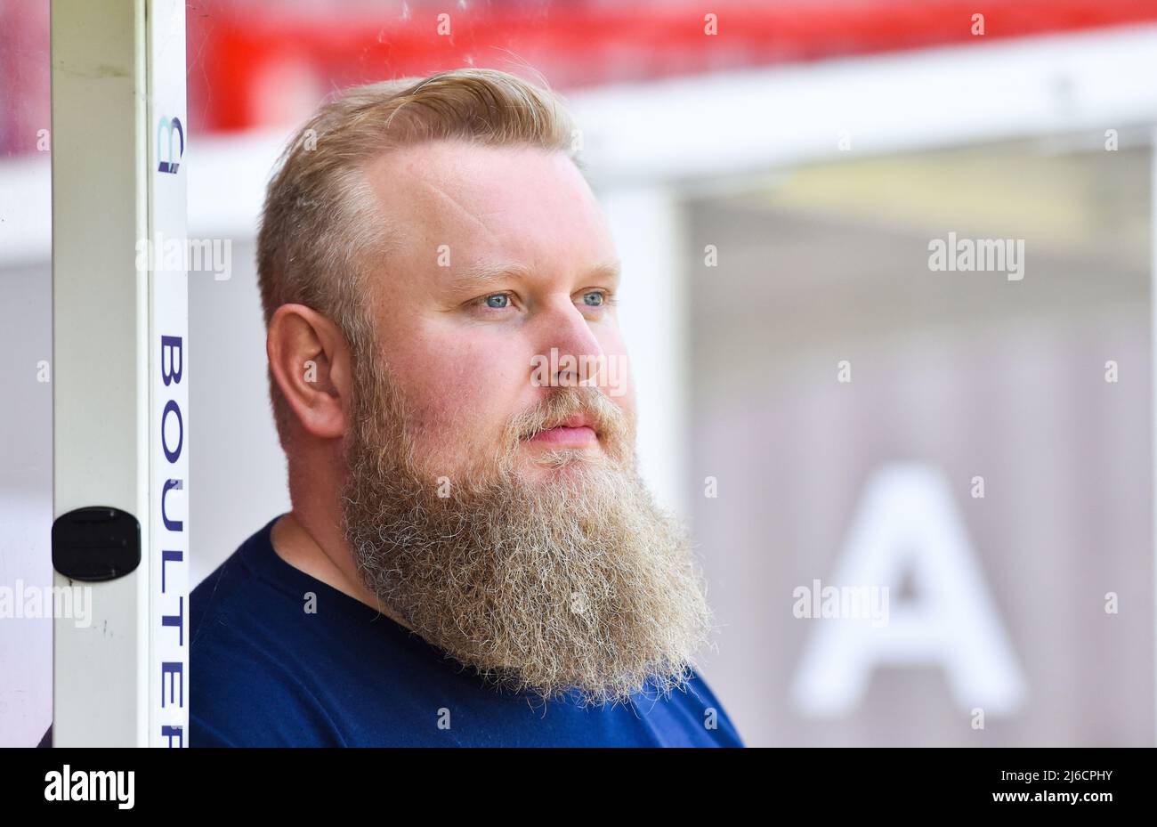 Preston Johnson l'un des nouveaux copropriétaires de Crawley Town et WAGMI United co-fondateur à la Sky Bet League Two match entre Crawley Town et Leyton Orient au People's Pension Stadium , Crawley , Royaume-Uni - 30th avril 2022 usage éditorial seulement. Pas de merchandising. Pour les images de football, les restrictions FA et Premier League s'appliquent inc. Aucune utilisation Internet/mobile sans licence FAPL - pour plus de détails, contactez football Dataco Banque D'Images