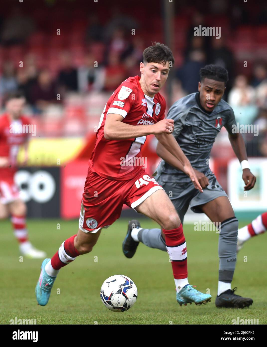 Isaac Hutchinson de Crawley pendant le match Sky Bet League Two entre Crawley Town et Leyton Orient au stade de pension du peuple , Crawley , Royaume-Uni - 30th avril 2022 usage éditorial seulement. Pas de merchandising. Pour les images de football, les restrictions FA et Premier League s'appliquent inc. Aucune utilisation Internet/mobile sans licence FAPL - pour plus de détails, contactez football Dataco Banque D'Images