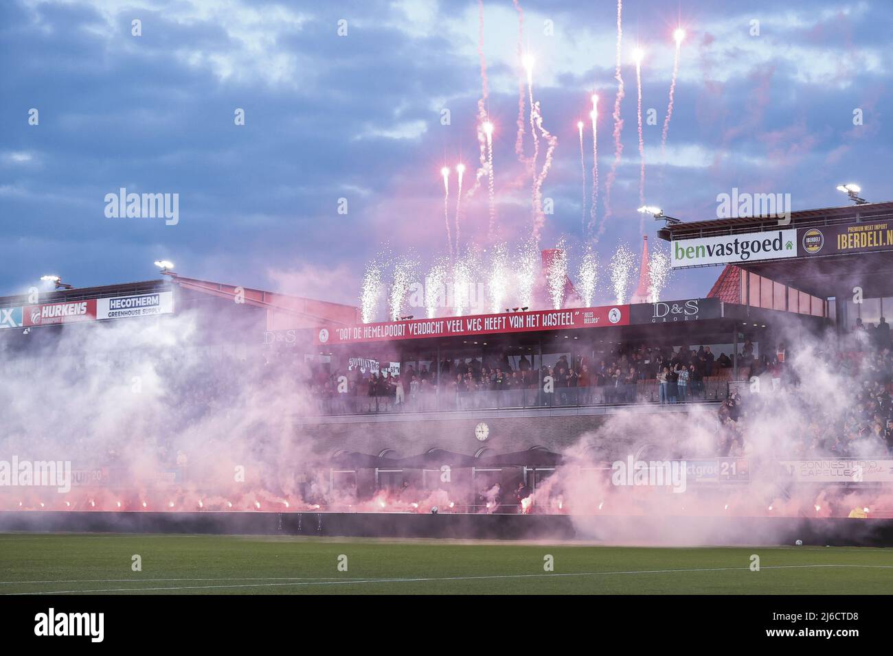 ROTTERDAM - vue d'ensemble du stade pendant le match néerlandais Eredivisie entre Sparta Rotterdam et AZ au Sparta Stadium Het Kasteel le 30 avril 2022 à Rotterdam, pays-Bas. ANP PIETER STAM DE YOUNG Banque D'Images