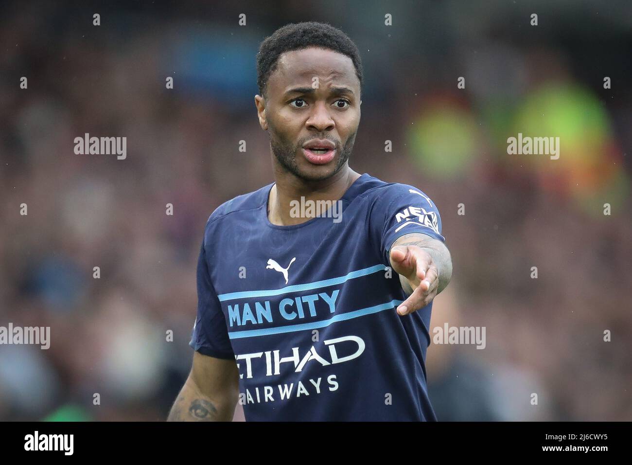Raheem Sterling #7 de Manchester City gestes pendant le match à Leeds, Royaume-Uni le 4/30/2022. (Photo de James Heaton/News Images/Sipa USA) Banque D'Images