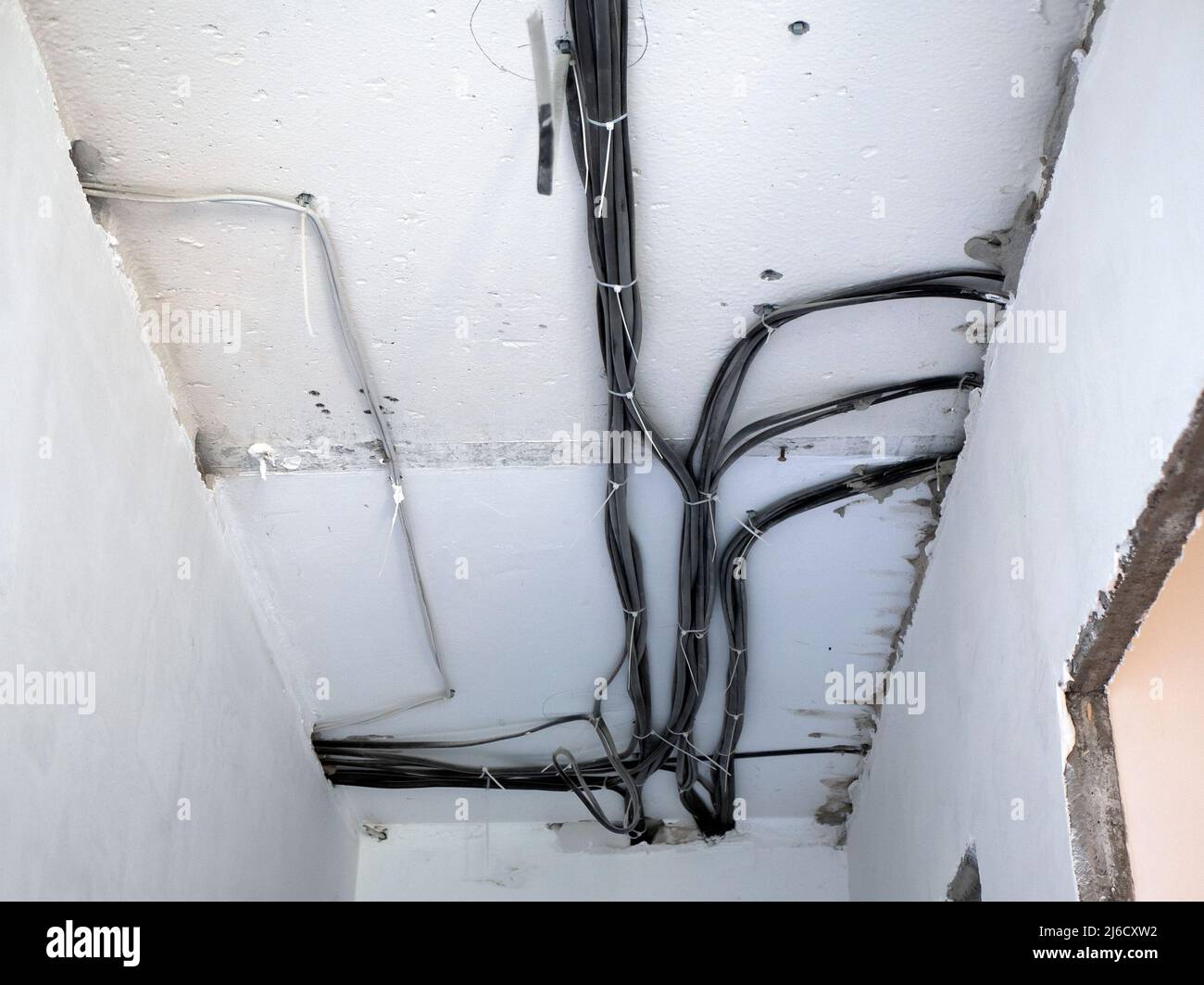 Câblage électrique sur plafond en béton. Réparer l'appartement sans — free download