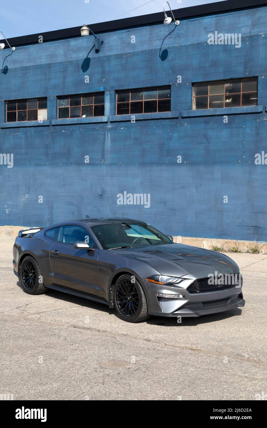Ford Mustang GT Performance Pack 2021 niveau 1 sur chaussée. Banque D'Images