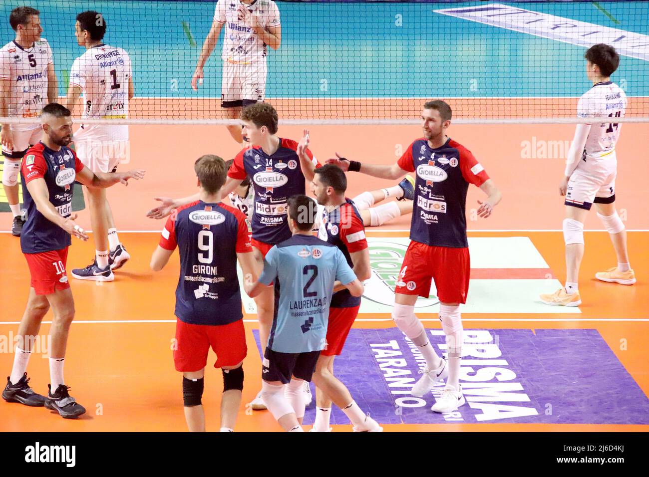 PalaMazzola, Taranto, Italie, 30 avril 2022, PRISMA Taranto exultation. Pendant le jeu 5th place - Gioiella Prisma Taranto vs Allianz Milano - Volleyball Italien Serie A Men SuperLeague Championship Championship Banque D'Images