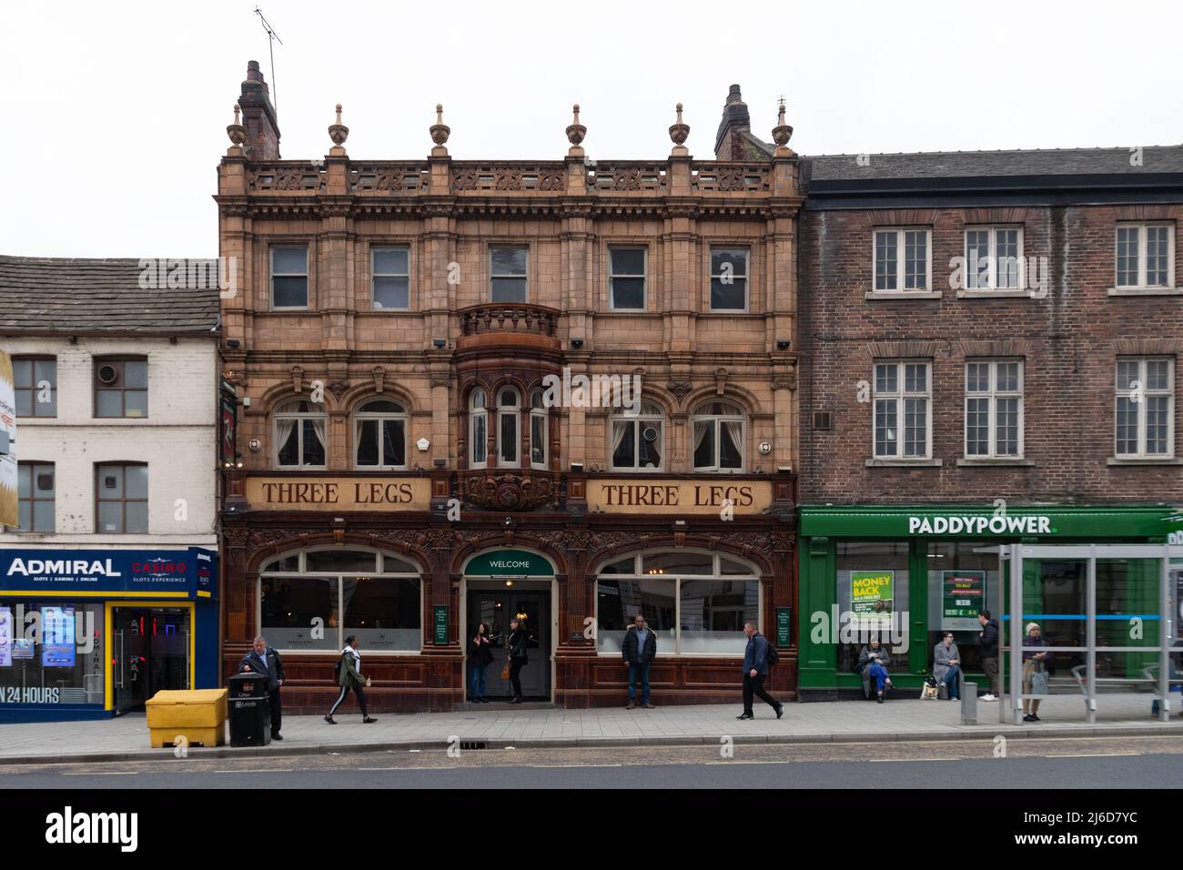 Pub Three legs, The Headrow, Leeds, West Yorkshire, Angleterre, ROYAUME-UNI Banque D'Images