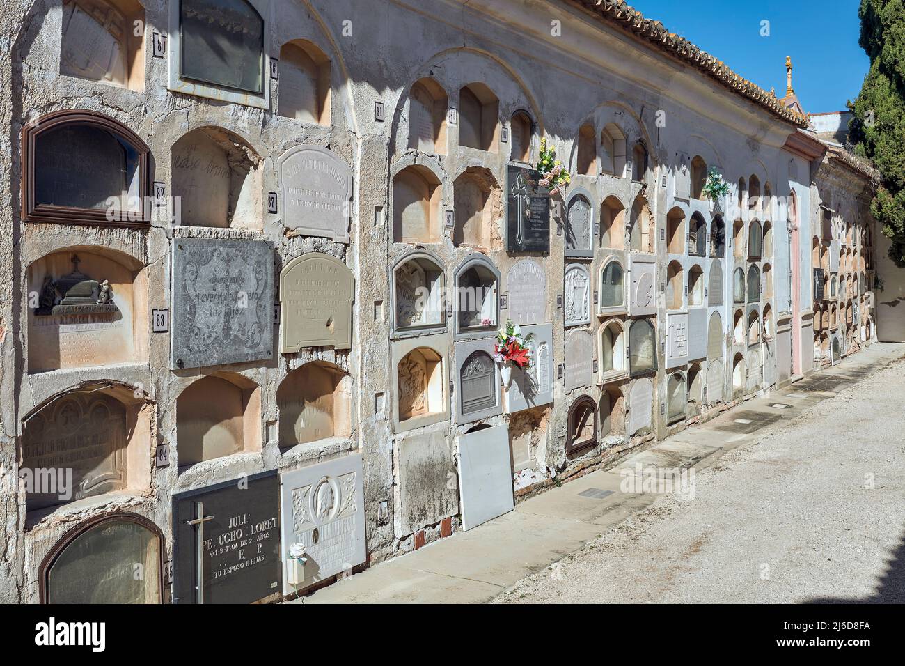 Niches dans les murs du cimetière dans la ville de Xativa, Jativa, province de Valence, Comunidad Valenciana, Espagne, Europe Banque D'Images