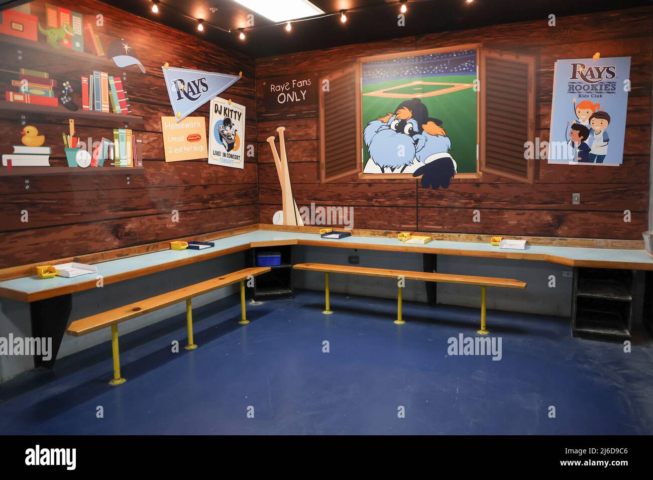 Saint-Pétersbourg, Floride. USA; Une vue générale de l'une des aires de divertissement pour enfants désignées au stade lors d'un match de base-ball de ligue majeure entre le Banque D'Images