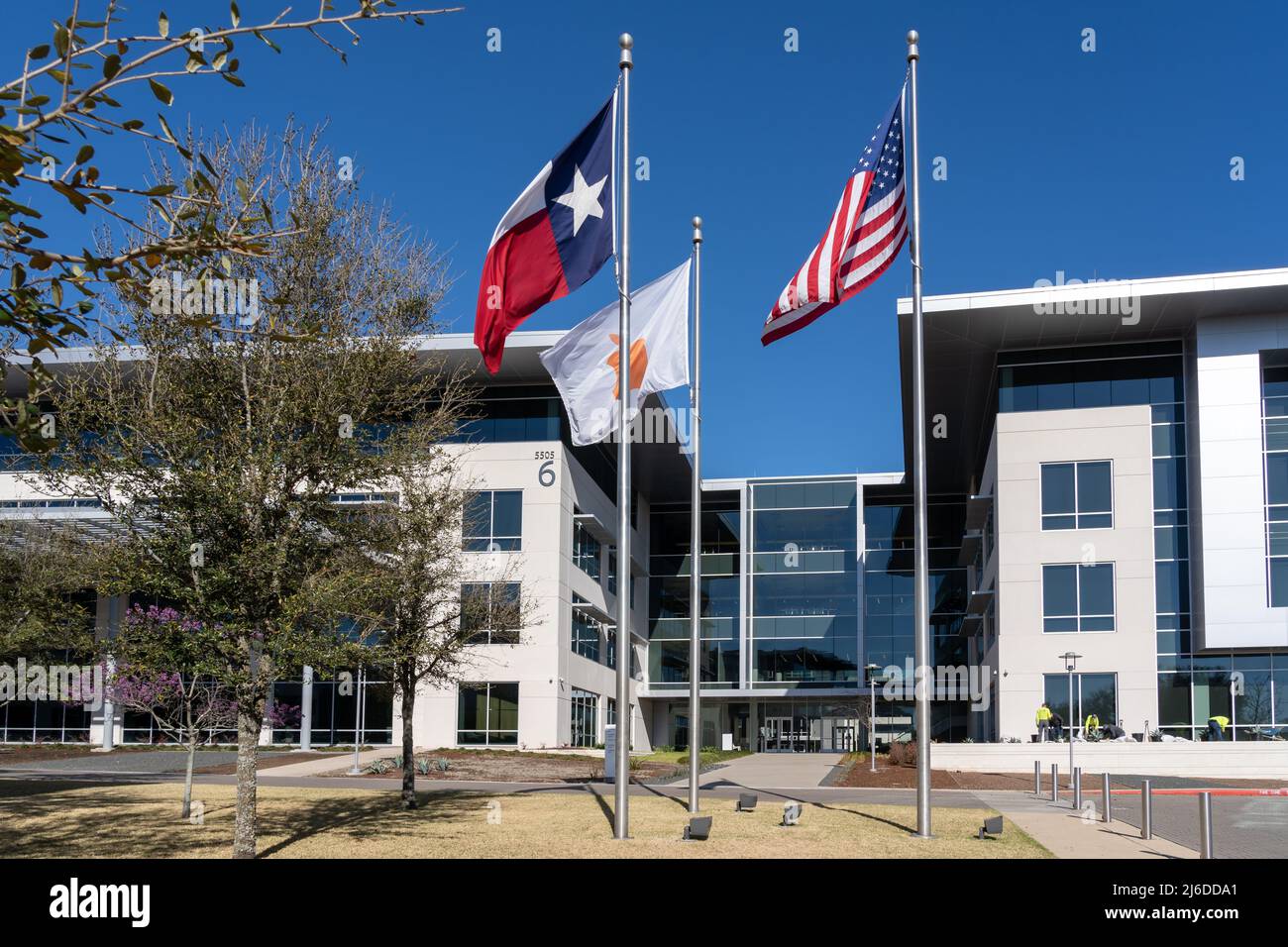 Immeubles de bureaux Apple Inc et drapeaux sur le campus à Austin, Texas, États-Unis. Banque D'Images