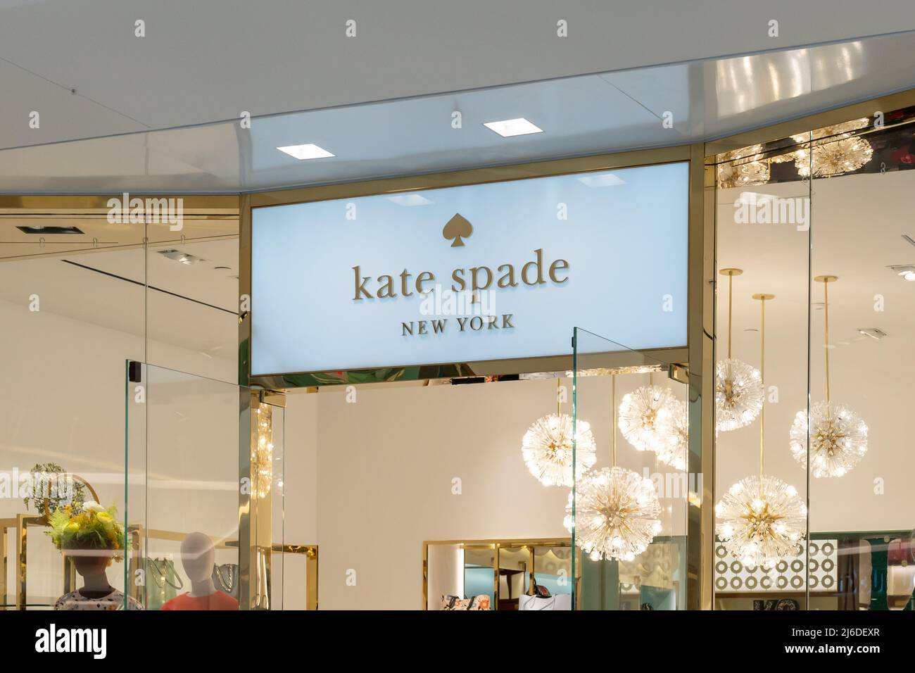 Houston, Texas, Etats-Unis - 25 février 2022: Kate Spade magasin New York dans un centre commercial. Banque D'Images