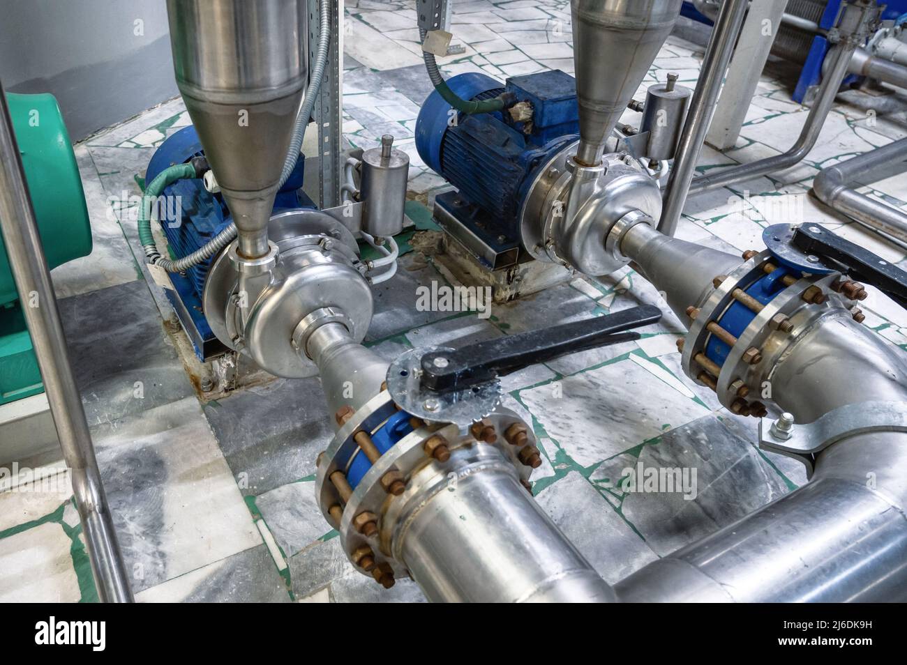 Pompes rotatives à palettes puissantes en acier anti-corrosion gris Banque D'Images