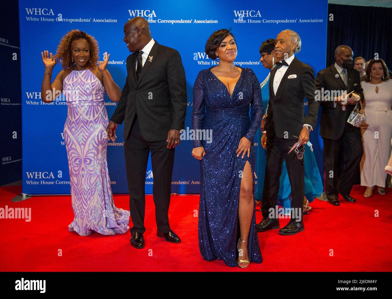 Joy-Ann Reid, à gauche, Benjamin Crump, deuxième à partir de la gauche, et le rév. Al Sharpton, à droite, arrivent pour le dîner annuel 2022 de la White House Corintimés Association à l'hôtel Hilton de Washington le samedi 30 avril 2022. C'est la première fois depuis 2019 que la WHCA tient son dîner annuel en raison de la pandémie COVID-19. Crédit: Rod Lamkey / CNP Banque D'Images Joy-Ann Reid, à gauche, Benjamin Crump, deuxième à partir de la gauche, et le rév. Al Sharpton, à droite, arrivent pour le dîner annuel 2022 de la White House Corintimés Association à l'hôtel Hilton de Washington le samedi 30 avril 2022. C'est la première fois depuis 2019 que la WHCA tient son dîner annuel en raison de la pandémie COVID-19. Crédit: Rod Lamkey / CNP Banque D'Images