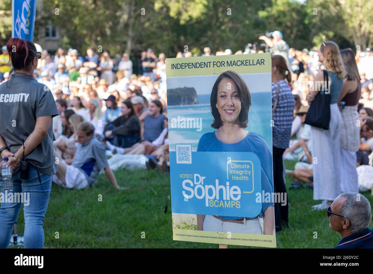 Avalon Beach, Sydney, Australie. Climate 200, candidate indépendante soutenue par Sophie Scamps, tient un concert Election Beat Music à Avalon Beach Sydney. Le Dr Scamps conteste le siège de Mackellar aux élections fédérales de mai 2022, le siège est actuellement détenu par le député libéral Jason Falinski. Le Dr Scamps est l'un des nombreux candidats indépendants soutenus par Climate 200 où l'homme d'affaires Simon Holmes a court est convoquant. Credit Martin Berry@ alamy Live news. Banque D'Images