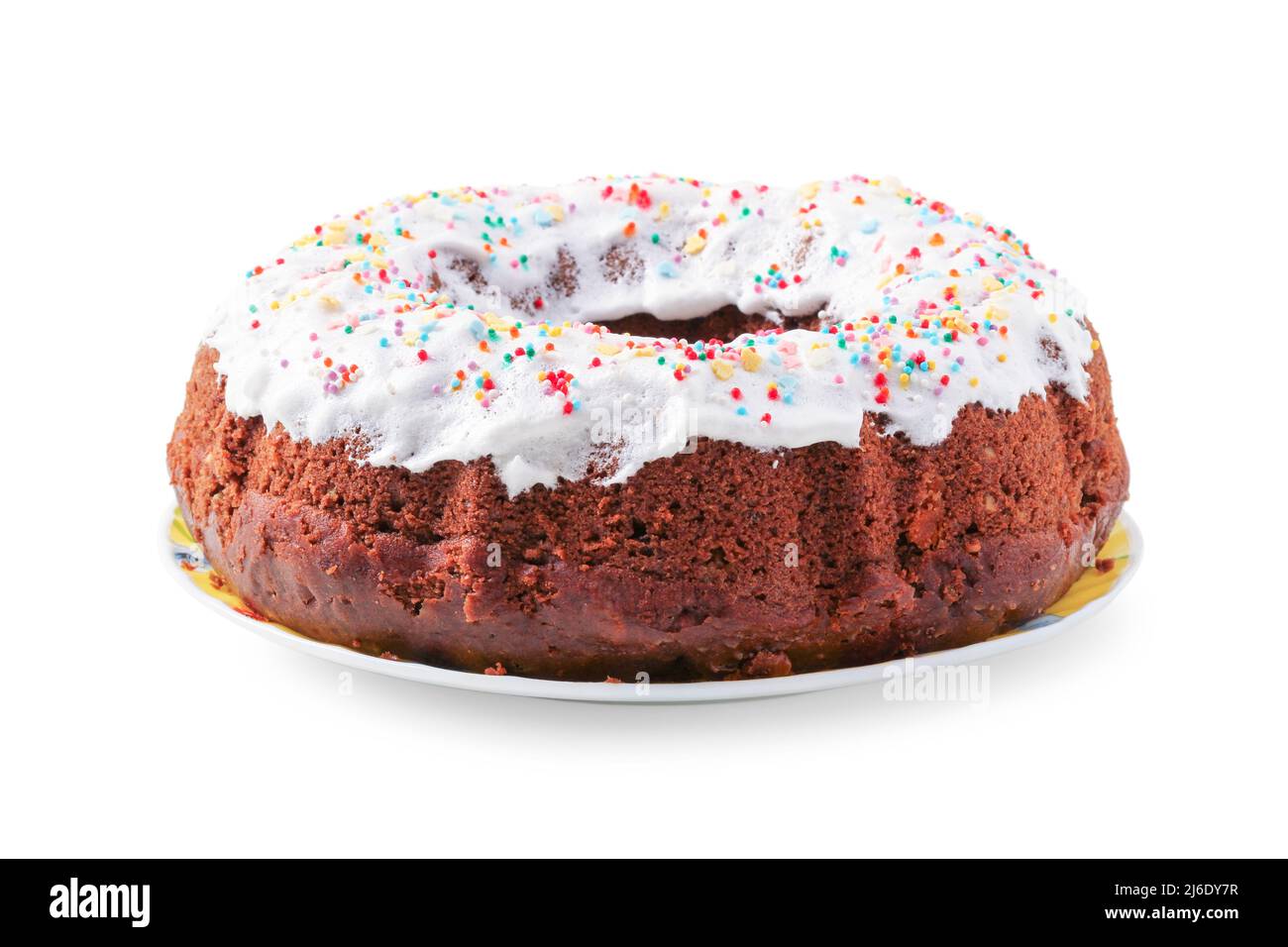 Gâteau de fête cuit à la maison avec des saupoudrées colorées isolées sur blanc Banque D'Images