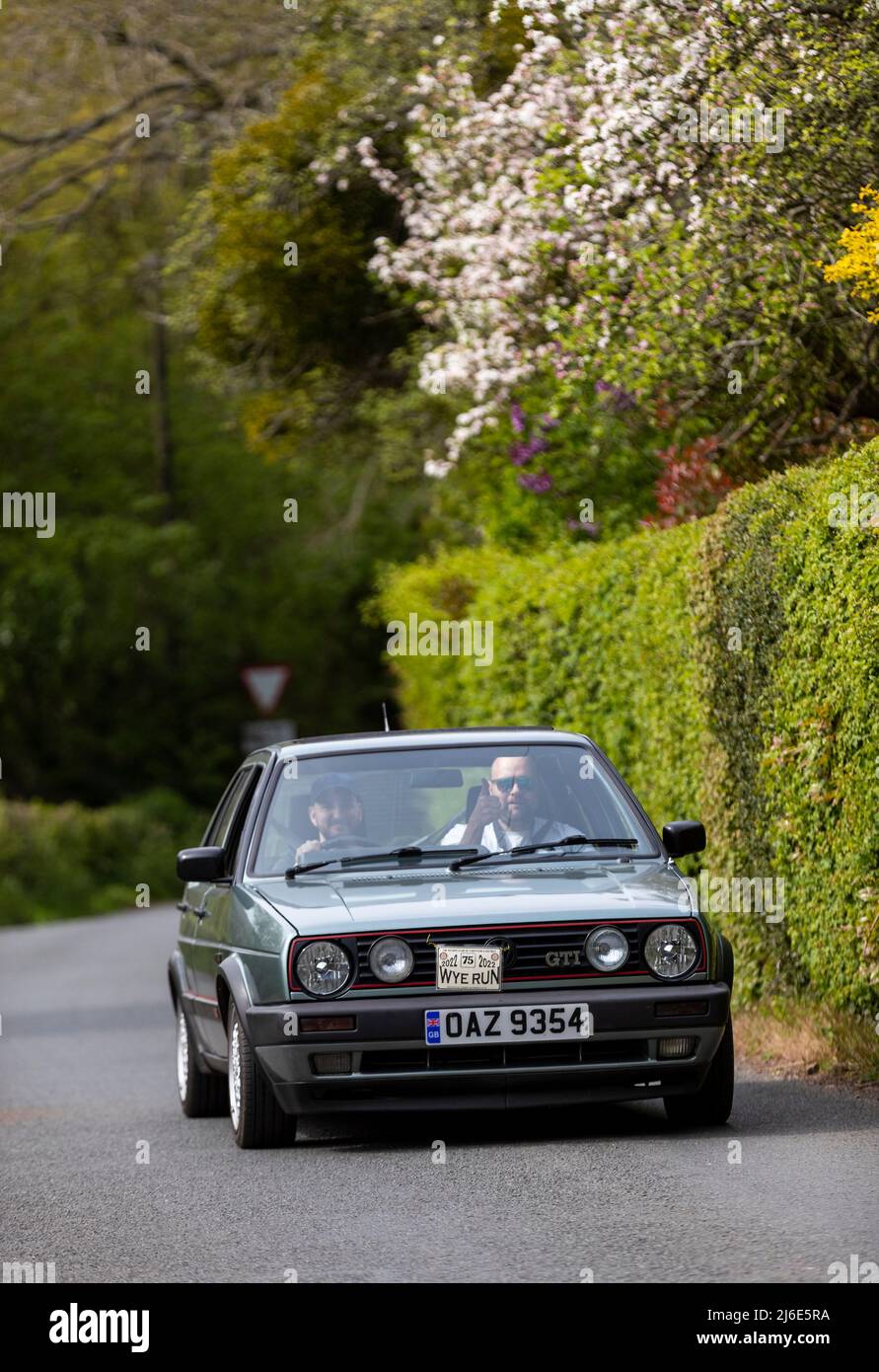 VW Golf GTI participe à l'association caritative « Wye Run » du club Rotary de printemps de voitures classiques, à travers le pays de Galles et la vallée de Wye. Banque D'Images