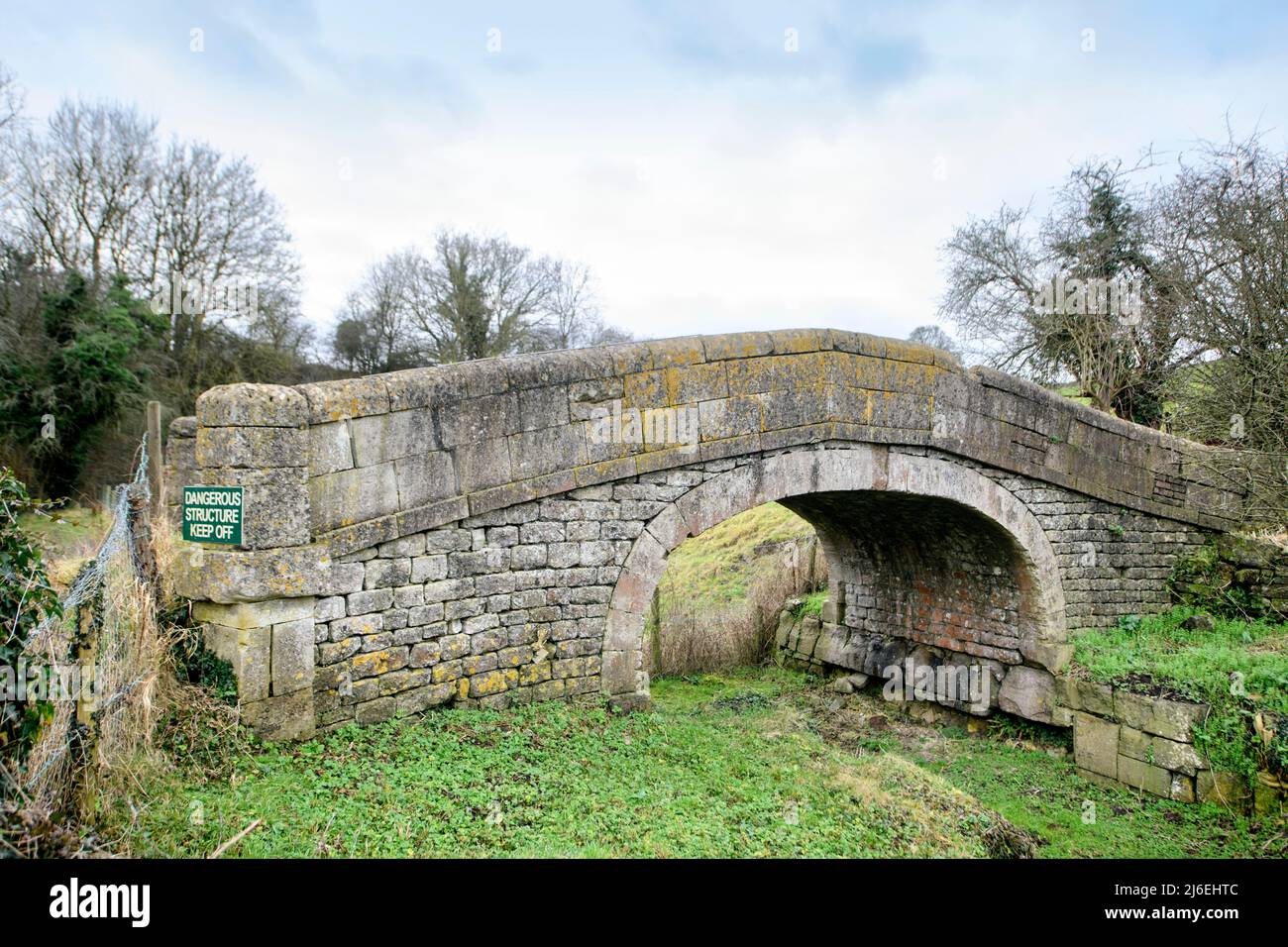 Pont sur l'ancien canal de charbon Somerset près de Bath, Royaume-Uni Banque D'Images