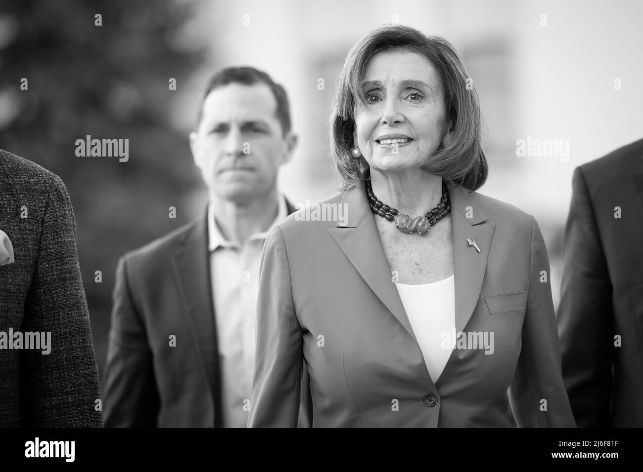 Le président ukrainien, Volodymyr Zelenskyy, a rencontré la présidente de la Chambre des représentants du Congrès des États-Unis, Nancy Pelosi, qui est en visite en Ukraine avec une délégation de membres du Congrès. La présidente remercie le Président de sa visite. Le président Volodymyr Zelenskyy a attribué l’ordre de la princesse Olga à la présidente de la Chambre des représentants américaine Nancy Pelosi pour sa contribution personnelle significative au renforcement de la coopération interétatique entre l’Ukraine et les États-Unis et au soutien d’une Ukraine souveraine, indépendante et démocratique. PHOTO: Bureau présidentiel de l'Ukraine Banque D'Images