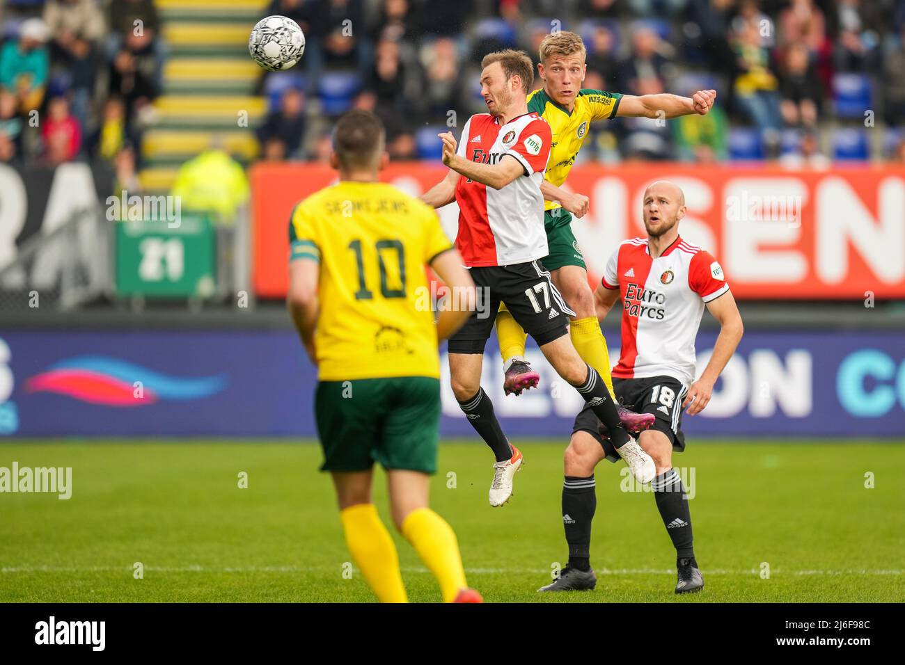 Sittard - Fredrik Aursnes de Feyenoord, Zian Flemming de Fortuna Sittard pendant le match entre Fortuna Sittard et Feyenoord à Fortuna Sittard Stadion le 1 mai 2022 à Sittard, pays-Bas. (Box to Box Pictures/Yannick Verhoeven) Banque D'Images