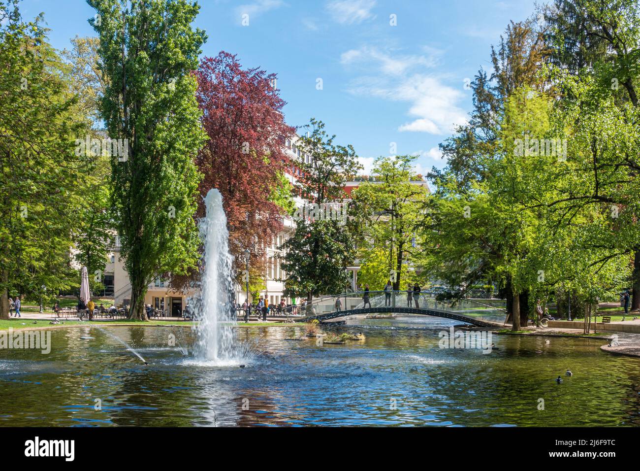 Jardin public de la Piazza Dante à trente au printemps. Trentin-Haut-Adige, nord de l'Italie. Banque D'Images