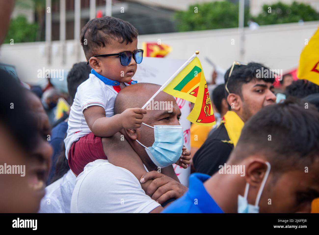 Colombo, Sri Lanka. 01st mai 2022. Les manifestants prennent part à une manifestation à Colombo le 01 mai 2022. De graves pénuries de nourriture et de carburant, ainsi que de longues pannes d'électricité, ont conduit à des semaines de manifestations anti-gouvernementales généralisées avec des appels à la démission du président Gotabaya Rajapaksa.les manifestants prennent part à une manifestation à Colombo. De graves pénuries de nourriture et de carburant, ainsi que de longues pannes d'électricité, ont conduit à des semaines de manifestations anti-gouvernementales généralisées avec des appels à la démission du président Gotabaya Rajapaksa. (Photo de Vimukthi Embuldeniya/Pacific Press) crédit: PAC Banque D'Images