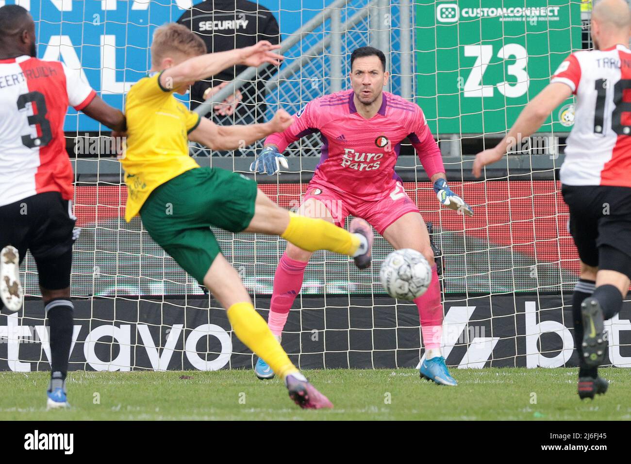 SITTARD - Zian Flemming de Fortuna Sittard a obtenu des scores lors du match néerlandais Eredivisiie entre Fortuna Sittard et Feyenoord au stade Fortuna Sittard le 1 mai 2022 à Sittard, pays-Bas. PNA JEROEN PUTMANS Banque D'Images