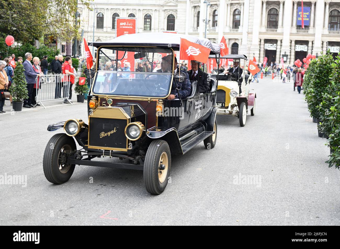 Vienne, Autriche. 1st mai 2022. Mai rassemblement du SPÖ à Vienne sur la place de l'Hôtel de ville. Dimanche, à 1 mai 2022, après une pause de deux ans due à la pandémie, le SPÖ Vienne vous invite à nouveau à la parade traditionnelle de mai sur la Rathausplatz de Vienne, sous la devise « résolument aller à Vienne ». Banque D'Images