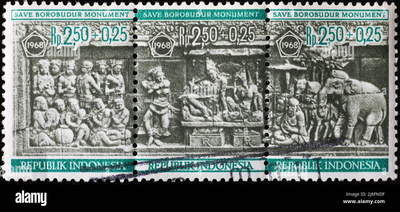 Bas relief du monument Borobudur sur timbre-poste de l'Indonésie Banque D'Images