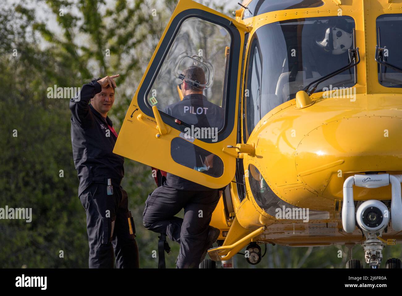 L'ambulance aérienne transporte les patients gravement malades de l'hôpital Eastbourne vers un établissement médical bien équipé. Banque D'Images