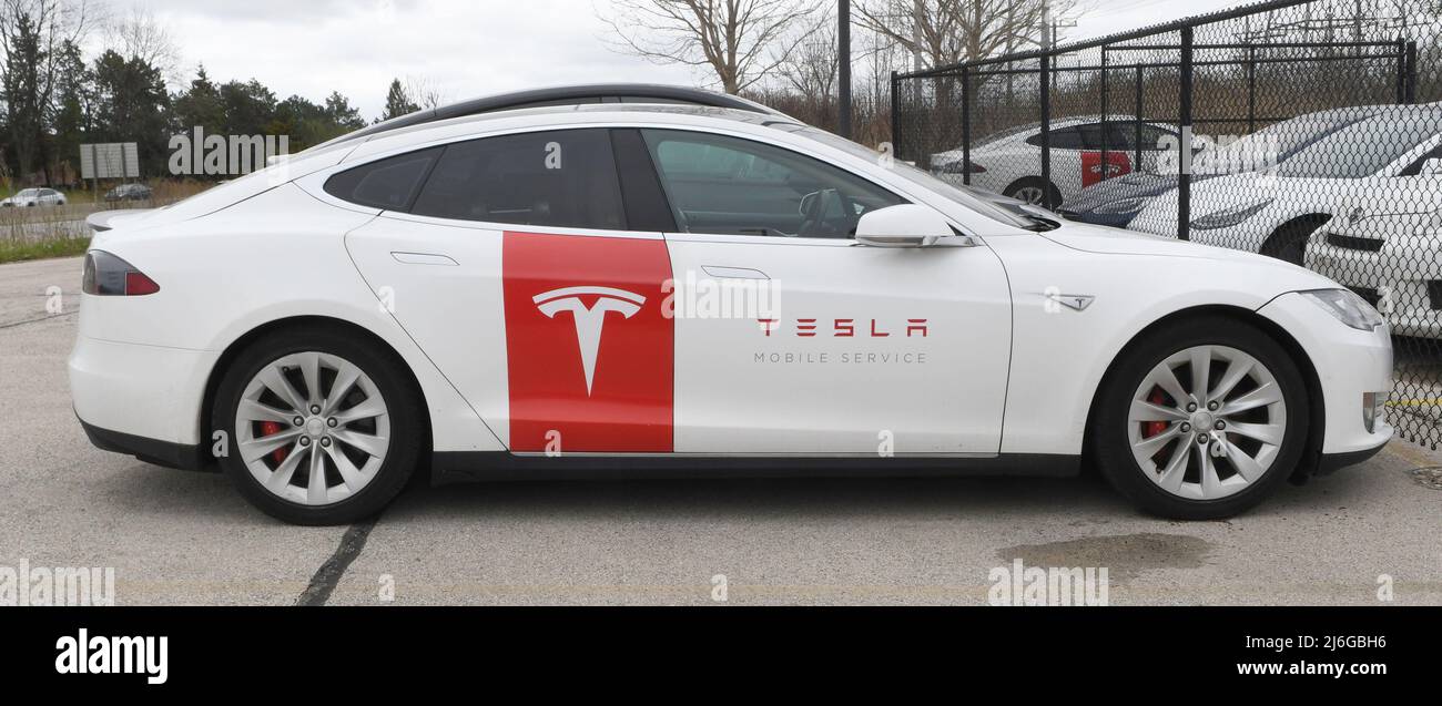 1 mai 2022, Highland Park, Illinois, États-Unis : une voiture Tesla Mobile  Service est garée au