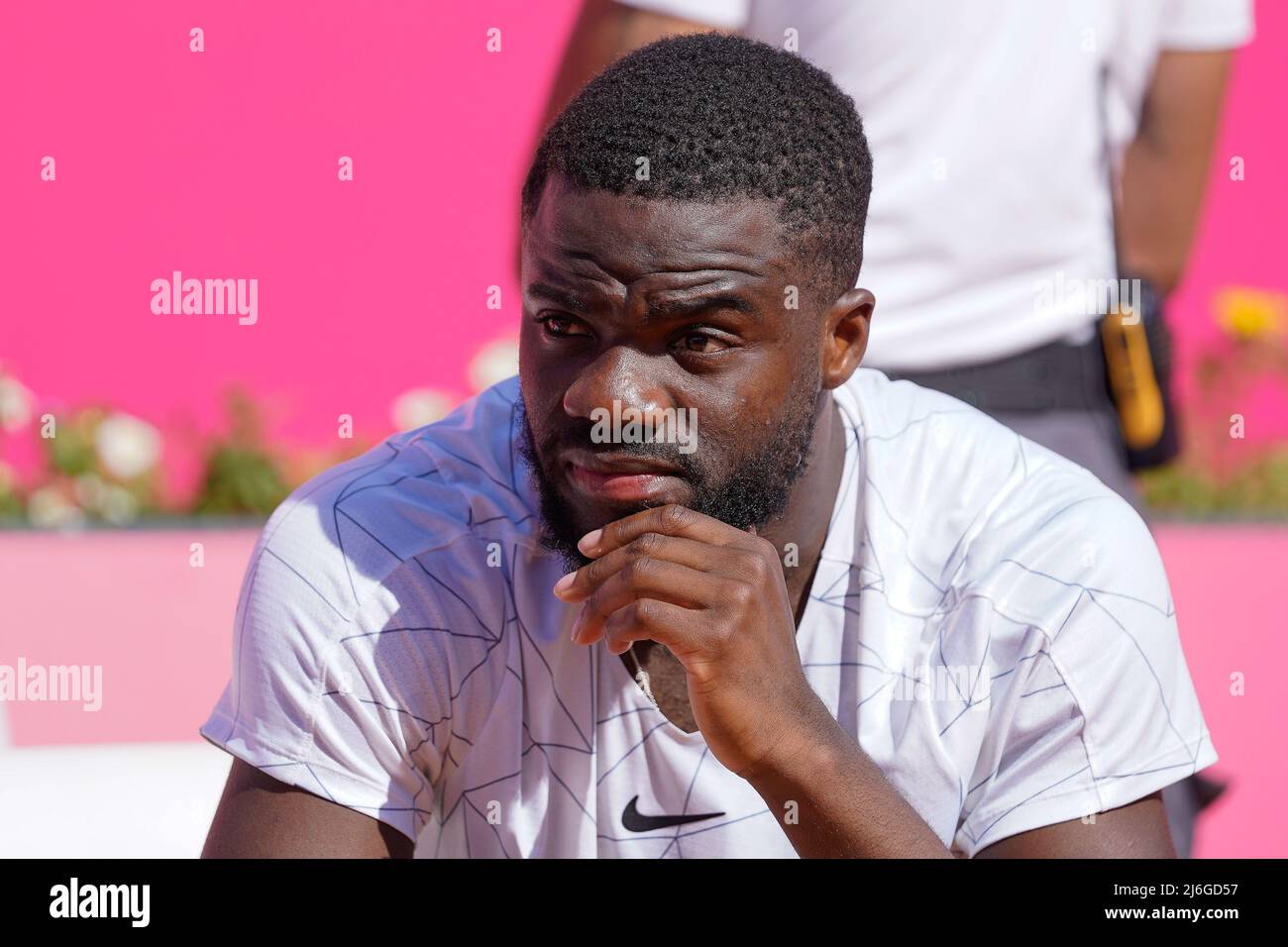 Frances Tiafoe des Etats-Unis d'Amérique est vu après avoir perdu le tournoi de tennis ATP 250 de Millennium Estoril Open final contre Sebastian Baez d'Argentine au Clube de Tenis do Estoril.final score: Frances Tiafoe 0:2 Sebastian Baez Banque D'Images