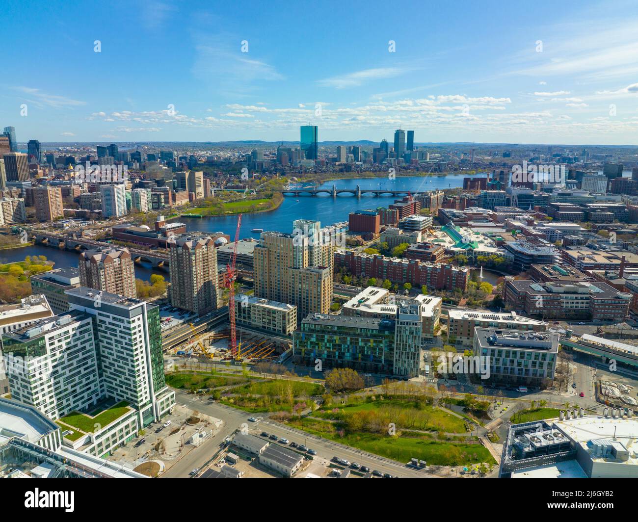 Boston Charles River et Back Bay Skyline incluant John Hancock Tower, Prudential Center et One Dalton Street Building, Boston, Massachusetts, États-Unis Banque D'Images