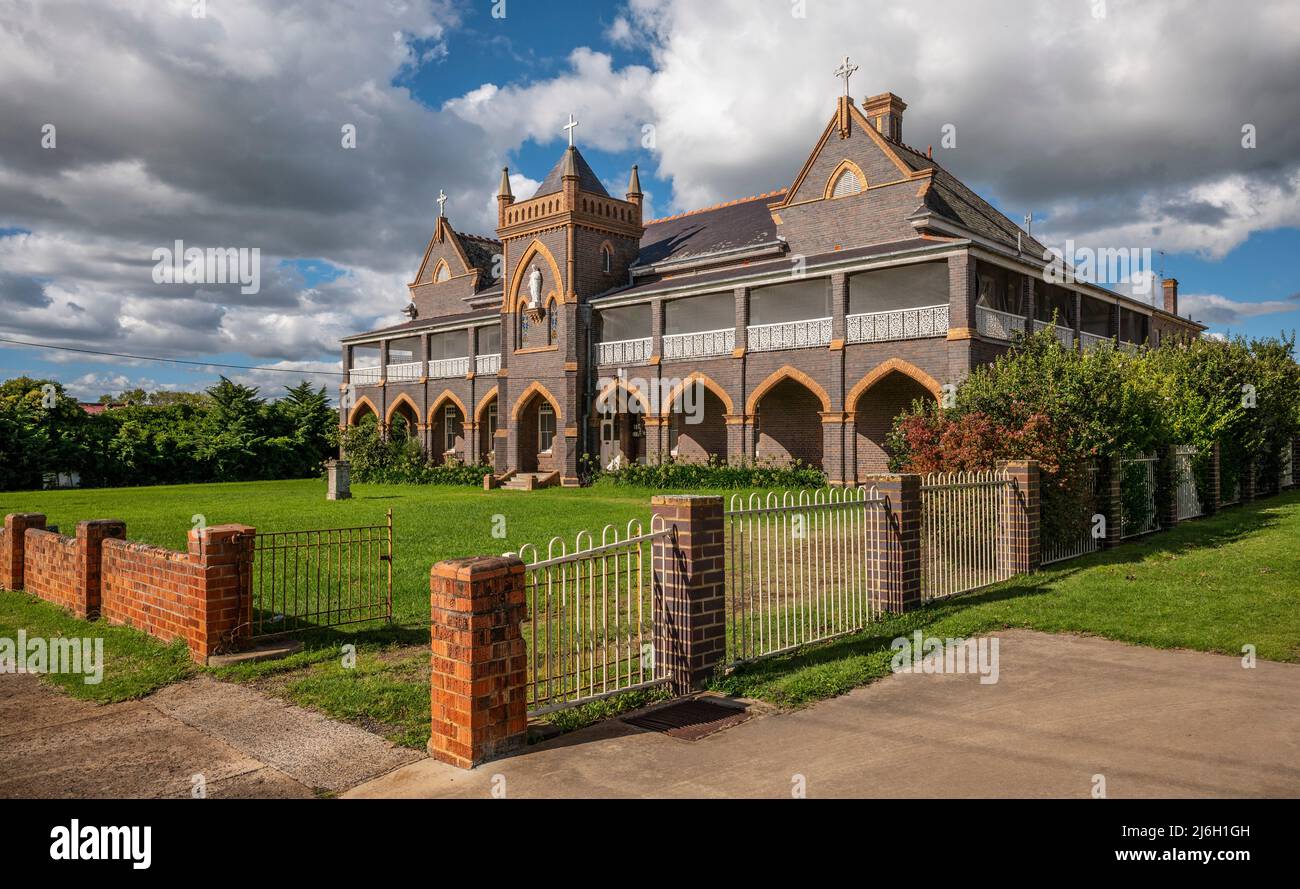 Le couvent Saint-Joseph, construit en 1916, a été initialement utilisé comme couvent pour l'école catholique Glen Innes, abritant des étudiants de l'extérieur de la ville Banque D'Images