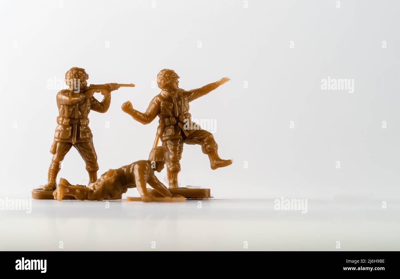 Ukraine russie jeu de guerre conflit jouet soldats en camo brun Banque D'Images