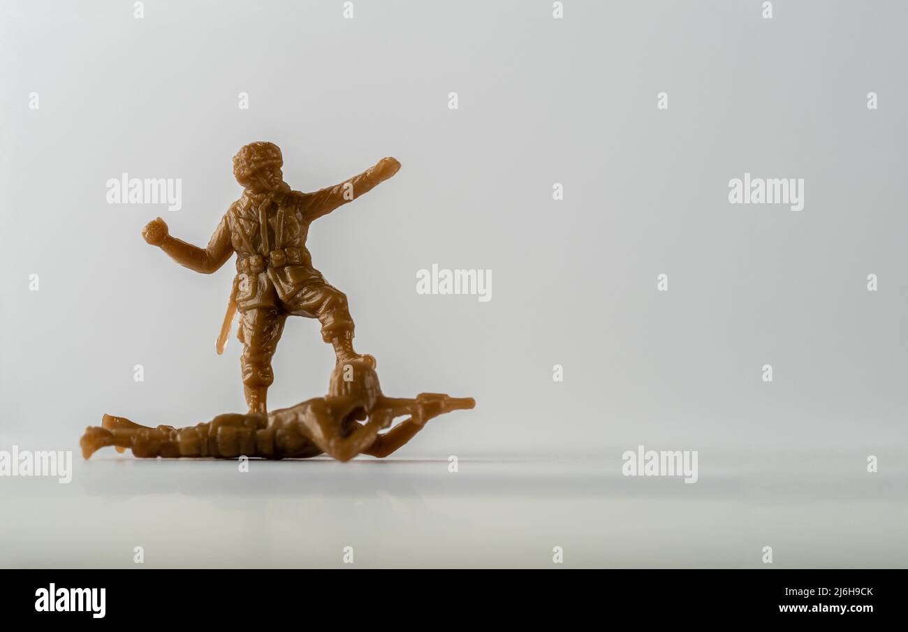 Jeux de guerre brune figurines militaires jouet soldats sniper et officier Banque D'Images