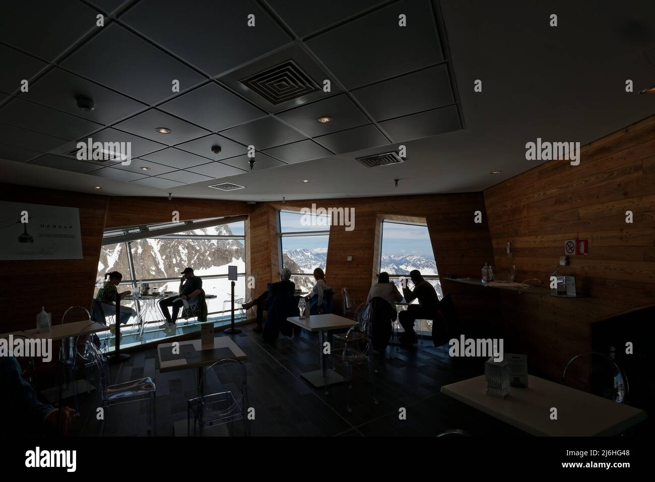 Vue intérieure du restaurant de la station Skyway Pointe Helbronner. Banque D'Images