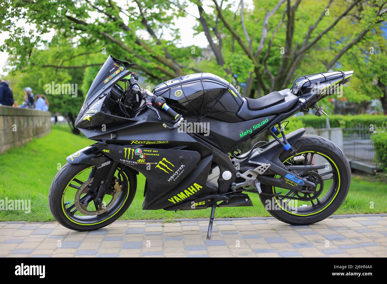 Moto Sportbike Yamaha dans la rue Banque D'Images